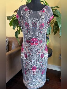 LABEL by 5 twelve sheath dress in flattering pattern- size 12
